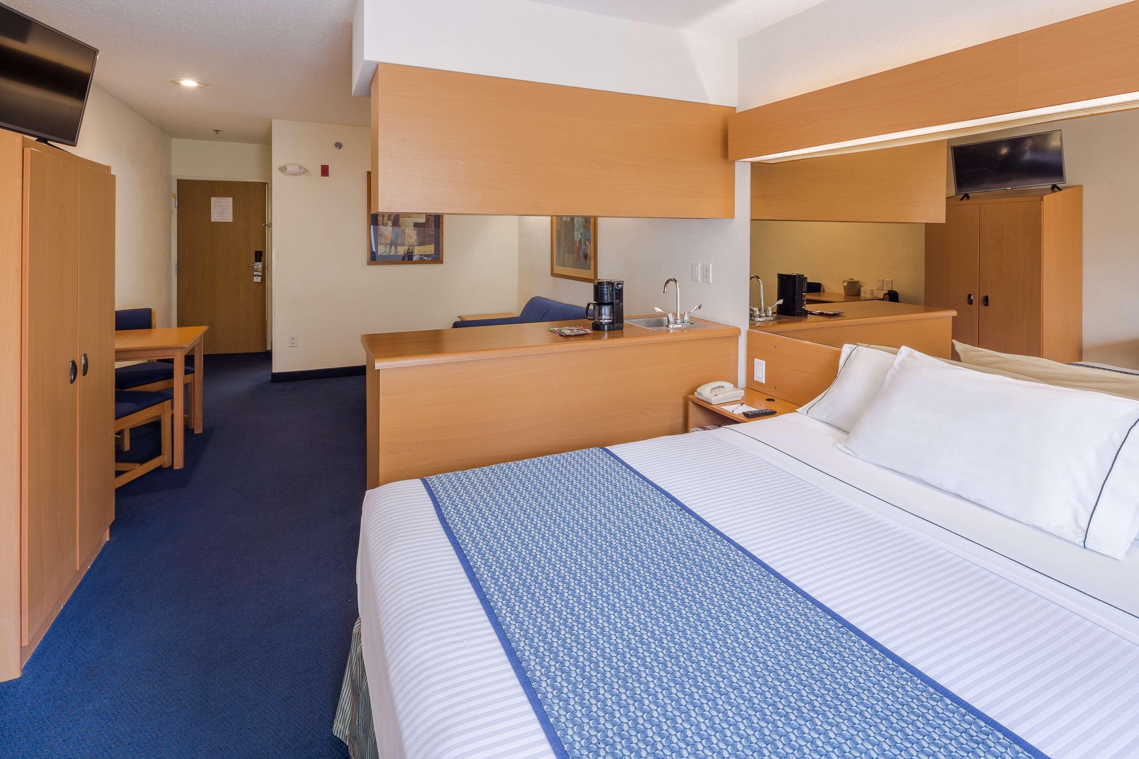 Microtel Inn & Suites By Wyndham Culiacan Exterior photo