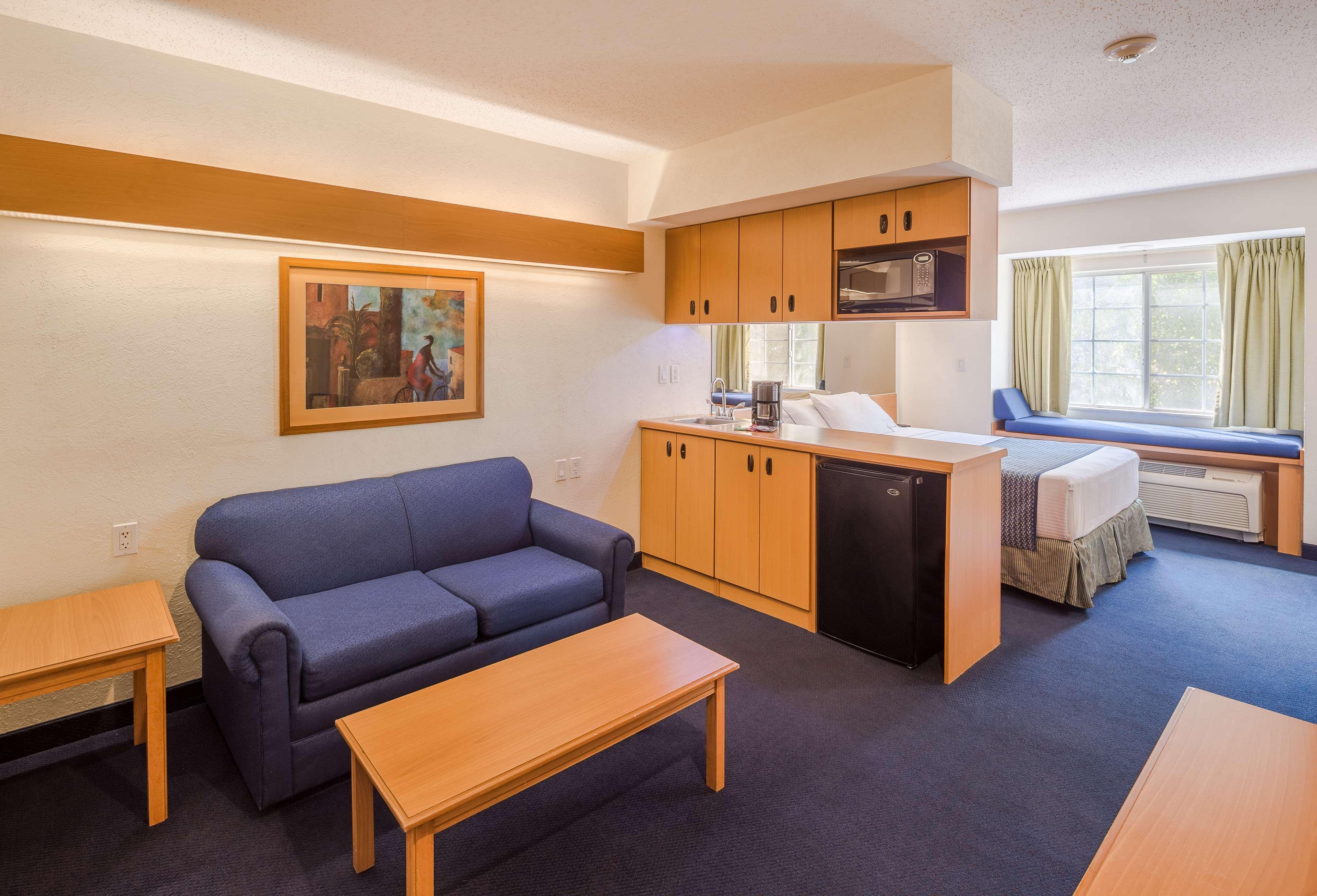 Microtel Inn & Suites By Wyndham Culiacan Exterior photo