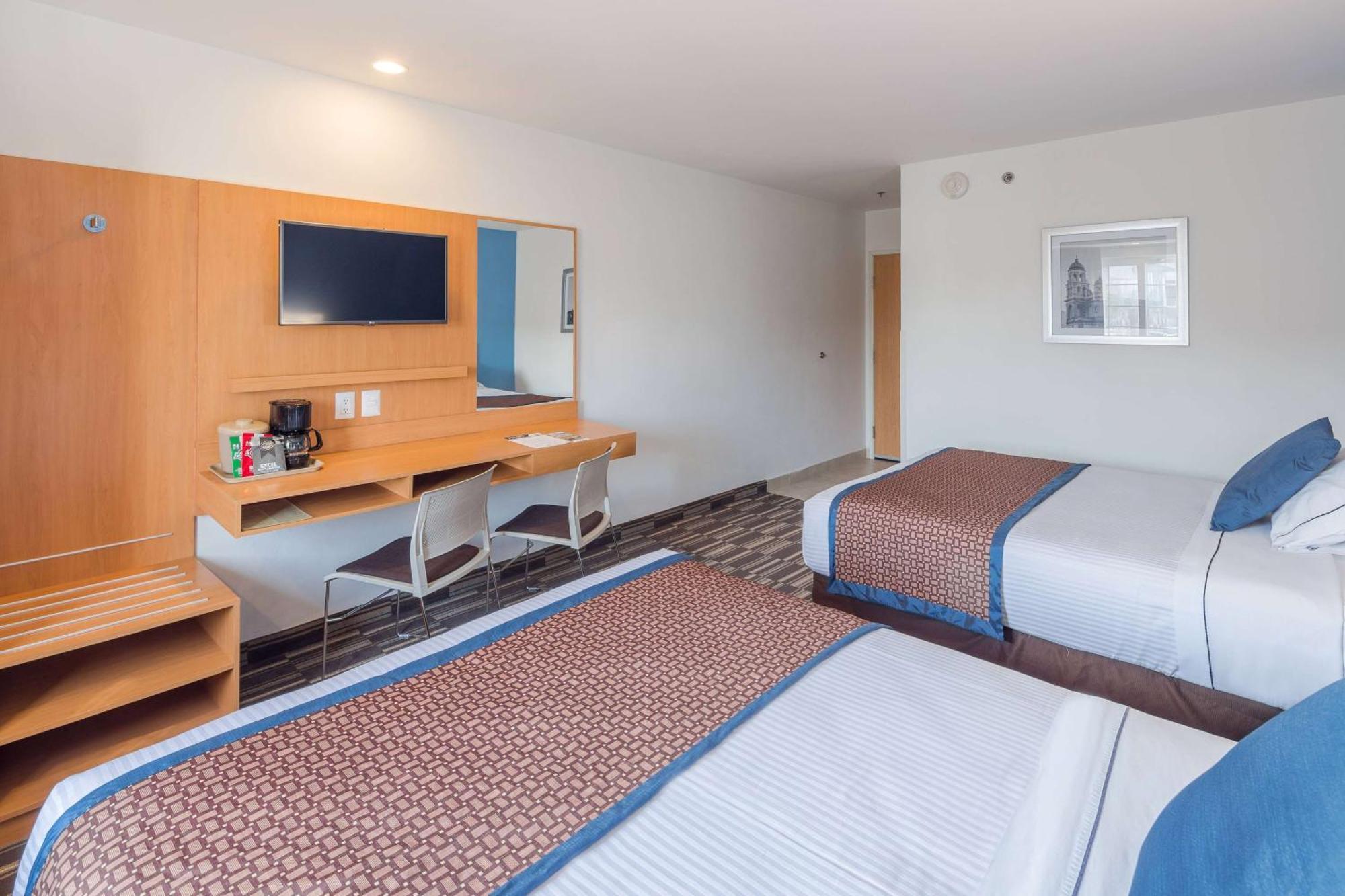 Microtel Inn & Suites By Wyndham Culiacan Exterior photo