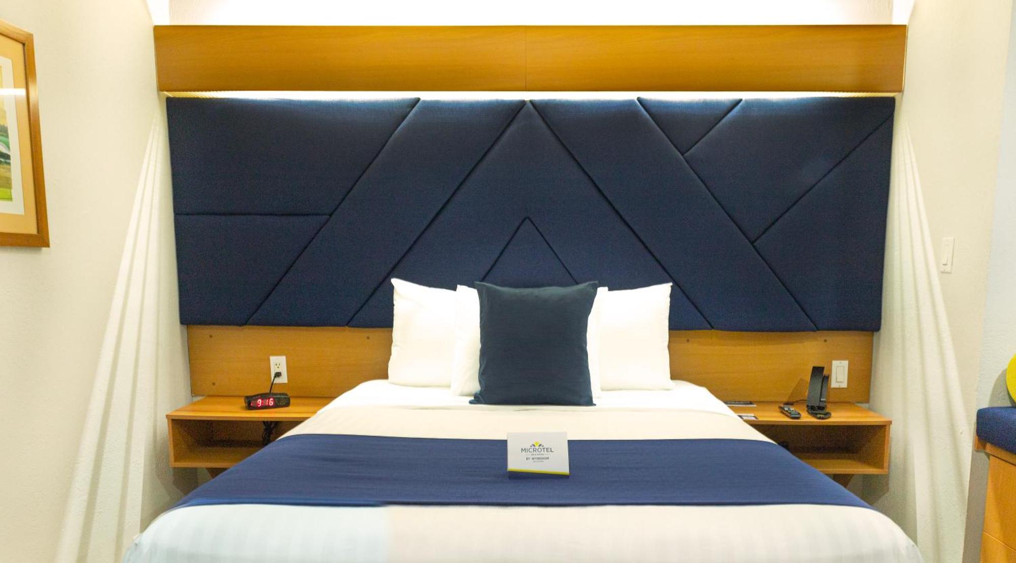 Microtel Inn & Suites By Wyndham Culiacan Exterior photo