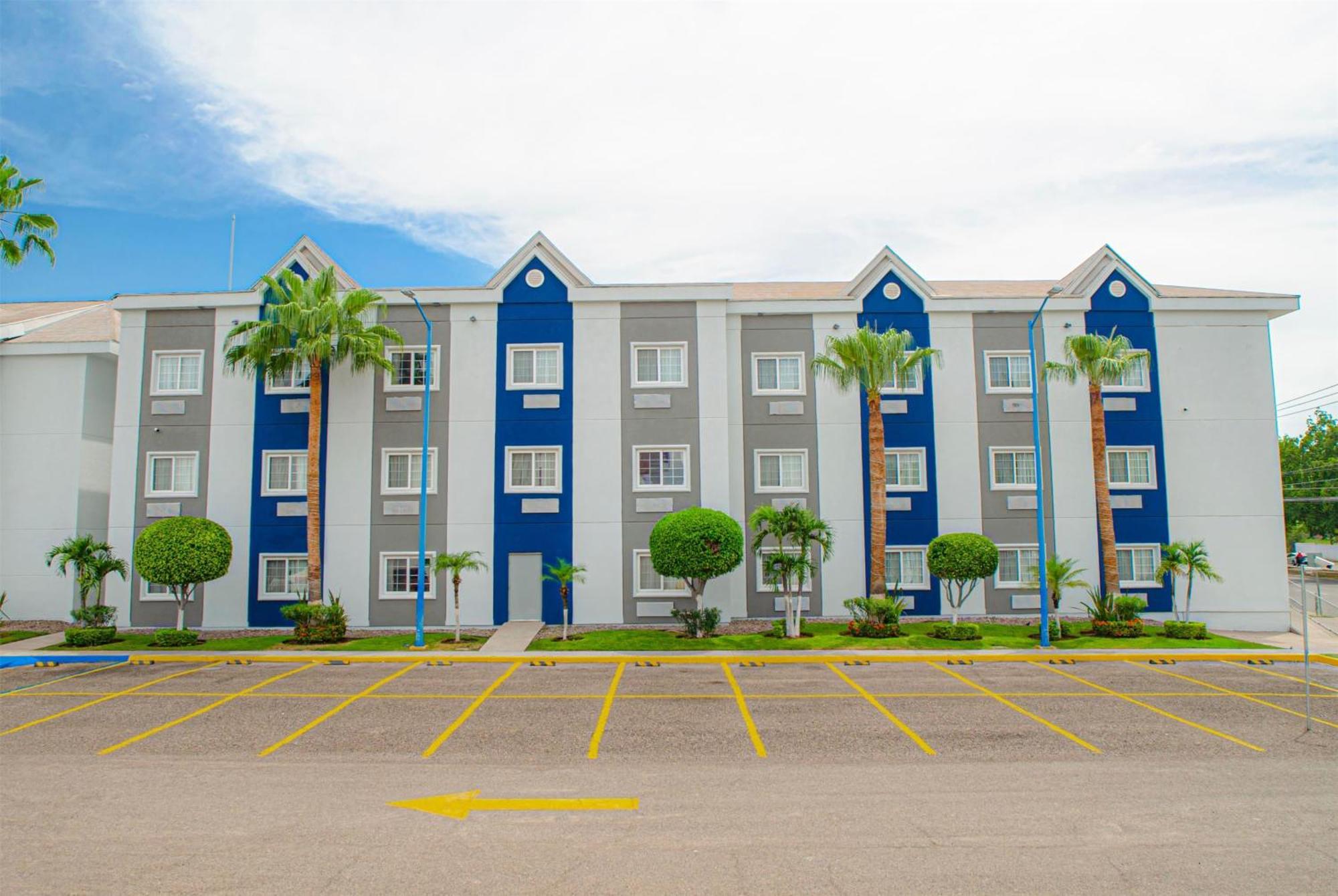 Microtel Inn & Suites By Wyndham Culiacan Exterior photo