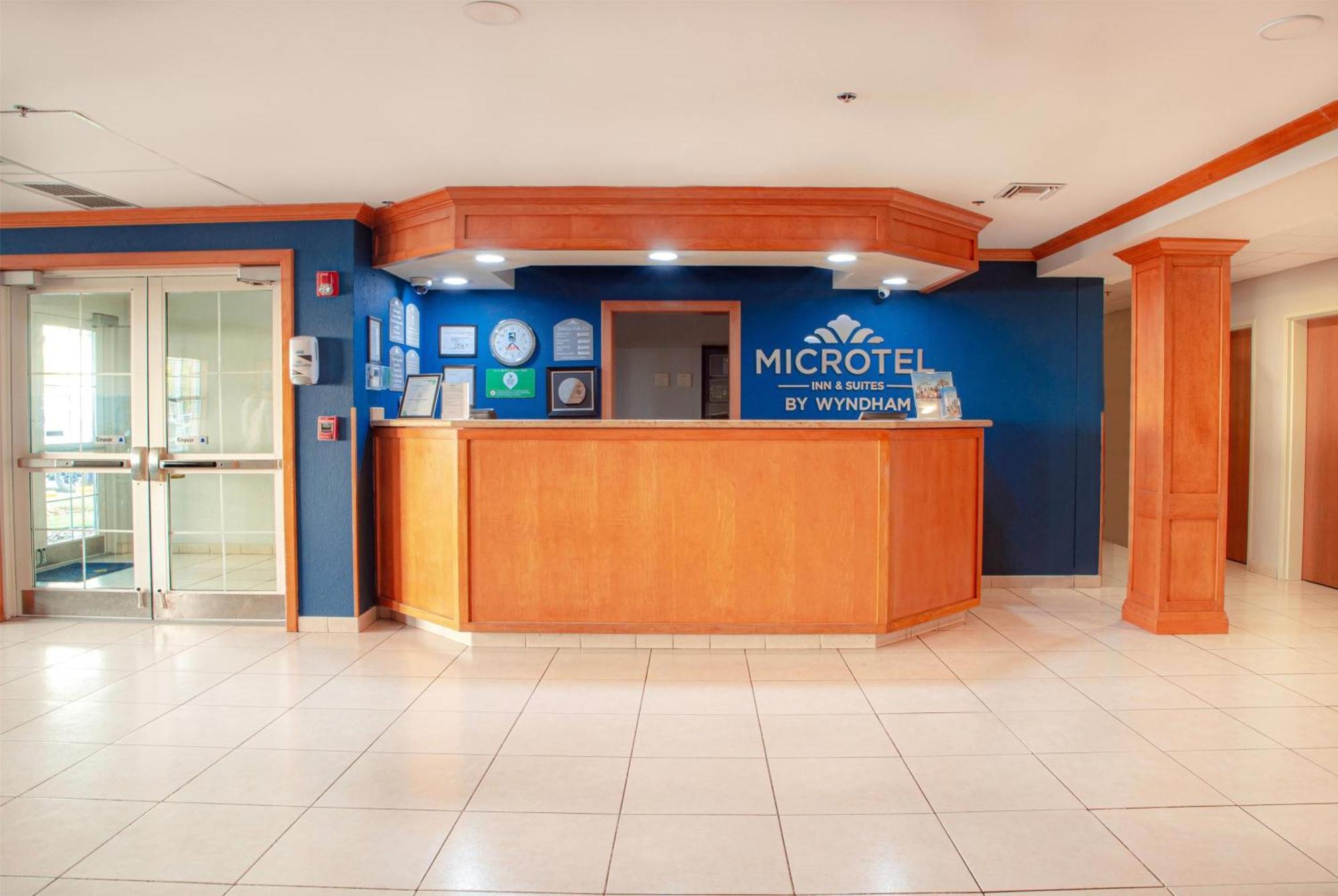 Microtel Inn & Suites By Wyndham Culiacan Exterior photo